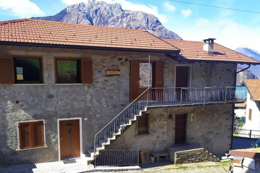 La Casa Dei Miei Nonni Tra Montagne E Lago Villa Verceia Ngoại thất bức ảnh